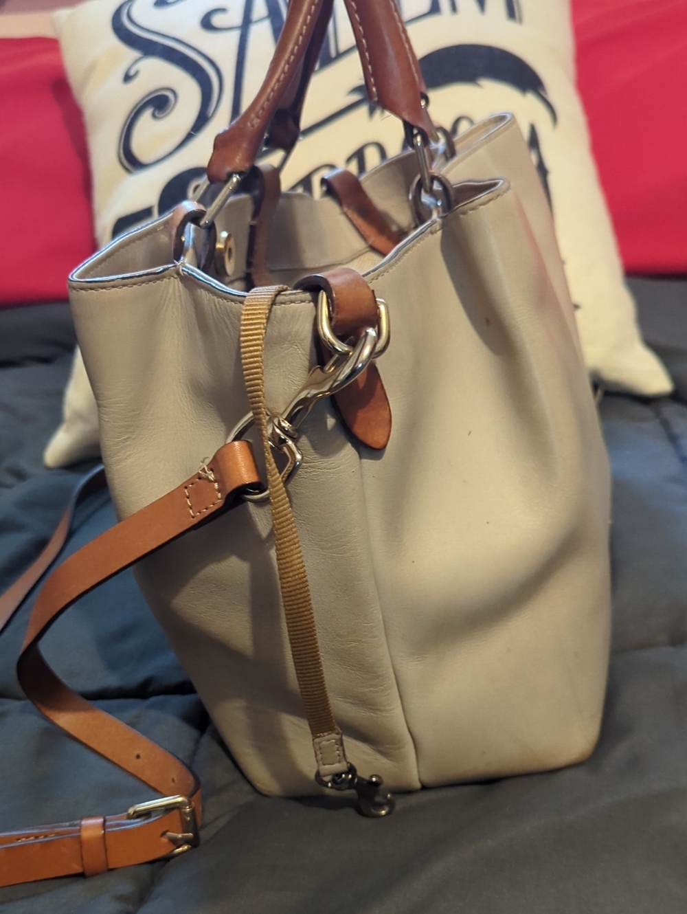 Dooney & Bourke City Barlow Beige Leather Tote Bag 🛍️ 🥰 - Picture 3 of 10